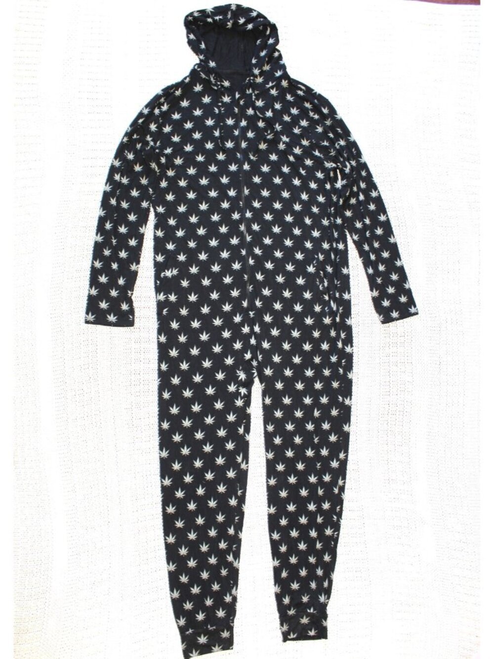 Me Undies Unisex Hooded Adult Jumpsuit L/XL White Cannabis Leaf Pattern Pajama